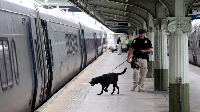 Britanska policija prona&scaron;la 'sumnjivu napravu' u podzemnoj, izvedena kontrolirana eksplozija