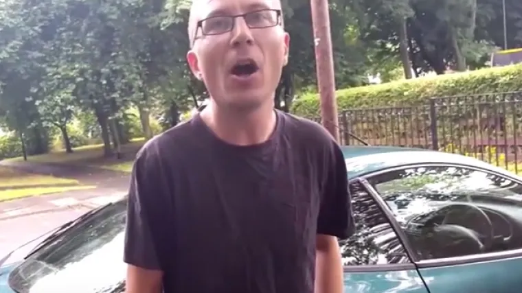 Uhvatili pedofila, a on brže-bolje razvalio vlastiti mobitel