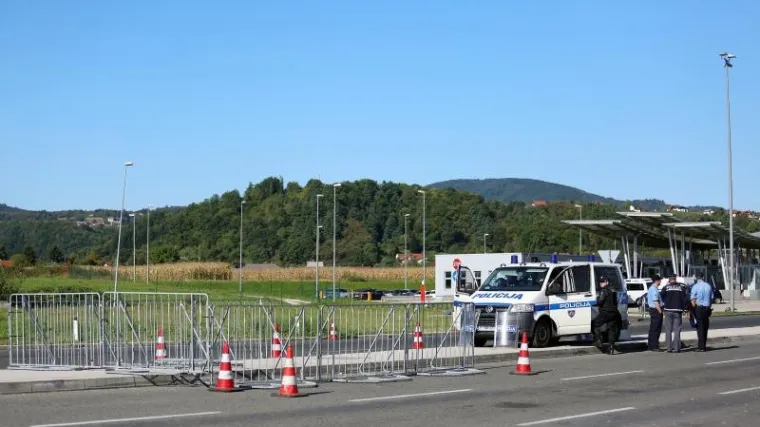 Slovenija počela postavljati panelnu ogradu na Bregani i Macelju: 'Ako izbije novi migracijski val, granični prijelaz će se zatvoriti'