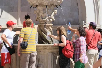 Turist oštetio spomenika kulture neprocjenjive vrijednosti u Dubrovniku
