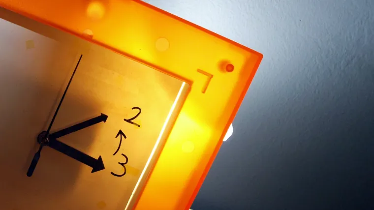 Većina Hrvata misli da je pomicanje sata potpuna besmislica: hoće li ga EU ukinuti?