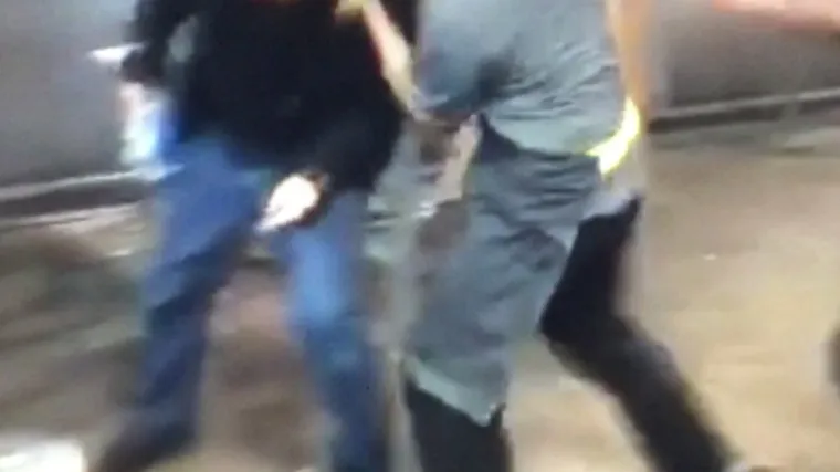 Zaposlenici McDonald's-a pretukli rasista koji ih je nazvao 'je**nim pi**ama' usred restorana