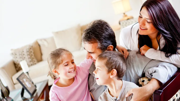 Sve veći broj djece od Djeda Mraza želi oca koji će brinuti o njima