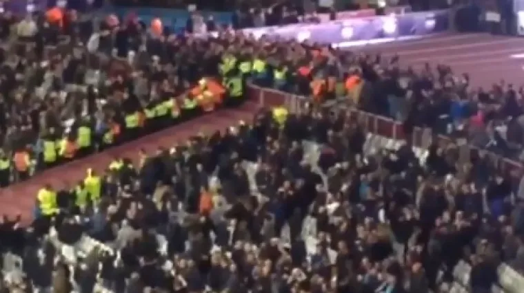 Krvava tučnjava navijača West Hama i Chelseaja