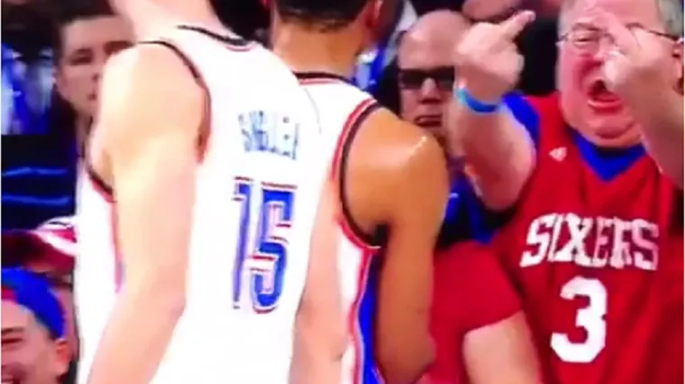 U lice mu pokazao dva srednjaka i dobio genijalan odgovor