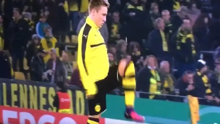 Mladi branič Borussije ima nevjerojatnu tehniku, no nije ba&scaron; higijenski ispravna