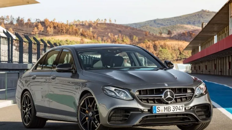 E63 S ima 612 KS, pogon na sva četiri i drift mode