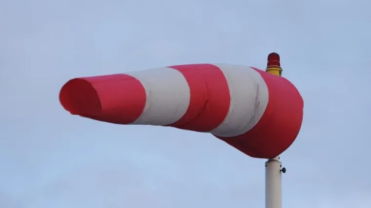 Zbog olujnog vjetra na snazi privremena zabrana prometovanja određenim dionicama