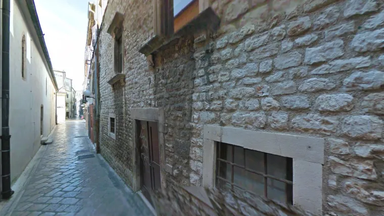 Kako bi oteli stan tužili cijelu obitelj, čak i dijete od 15 godina!