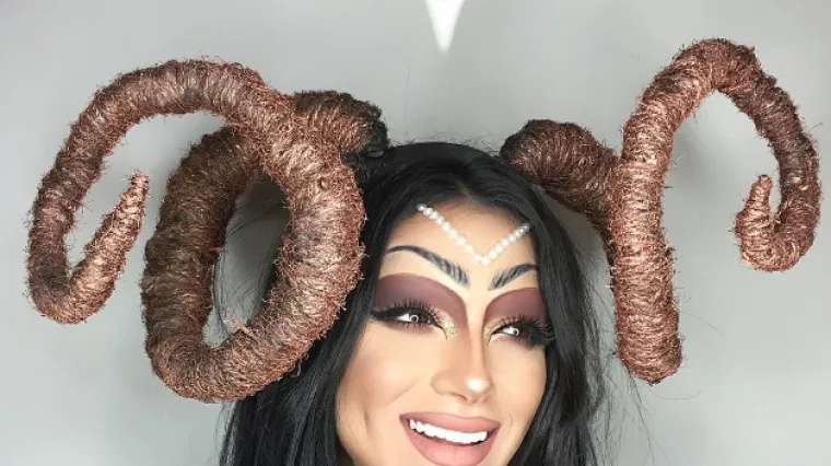 Prava umjetnica: Ova prelijepa djevojka uz pomoć make-upa je utjelovila svaki horoskopski znak