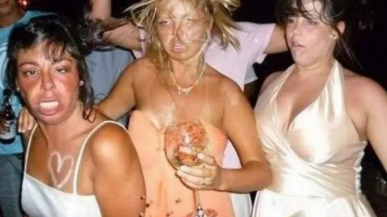 Otvor, mužu, kapiju, man se Očena&scaron;a, evo mene, i mojih pajda&scaron;ica