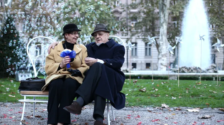 Romantika na Zrinjevcu - Jimmy i Barbara Stanić predstavili Labudovu klupu ljubavi