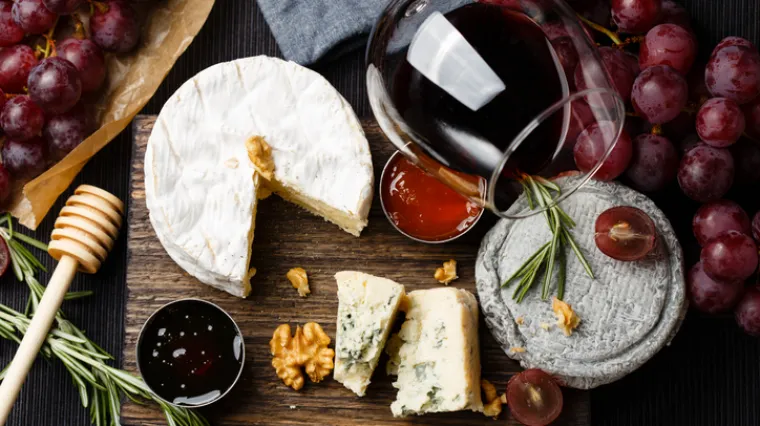 I znanost se slaže: Ima razloga za&scaron;to je kombinacija vina sa sirom toliko neodoljiva