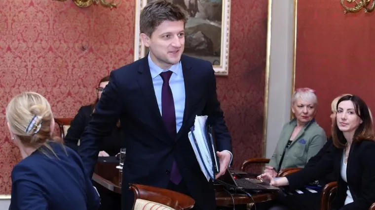 Evo što će sve više od 100.000 honoraraca morati plaćati zbog Marićeve reforme