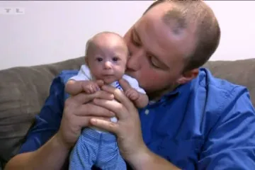 'Palčić' Matthew rođen s 450 grama: 'Rekli su da neće preživjeti, sada znamo da će biti kao i sva druga djeca, samo sitan'