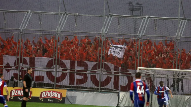 Prosvjed navijača: Torcida na Rujevicu u&scaron;la u narančastim kombinezonima, nalik zatvoreničkim u Guantanamu