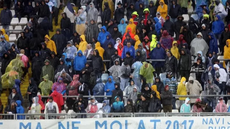 Hukali tamnoputom Jeffersonu, kamenom u leđa pogodili suca