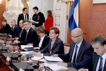 Umjesto raspisivanja natječaja, stranke međusobno podijelile državne tvrtke