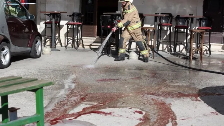 Mu&scaron;karac izboden nožem na ulici, bori se za život u bolnici