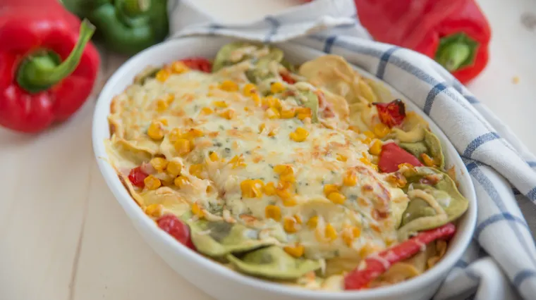 Brzinski ručak: Zepečeni tortellini s paprikom, gra&scaron;kom, kukuruzom i sirom