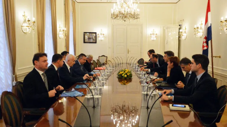 Hrvatska Vlada na sastanku s Upravom Ine: &scaron;to je krivo na fotografiji iz Banskih dvora?