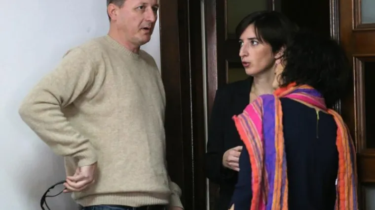 'Di si da se vidimo, dođi frajeru, pič** jedna. Dođite svi mater vam je*** klošarsku'