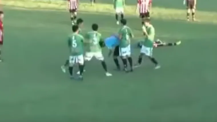 Sudac mu pokazao crveni karton, a on ga ubio jednim udarcem u glavu