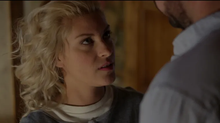 Ana se naljuti na Petra jer on ne planira njihovu budućnost (Zlatni dvori)