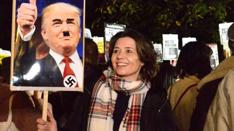 Tisuće ljudi diljem SAD-a prosvjedovale protiv Trumpove pobjede: 'On nije na&scaron; predsjednik!'