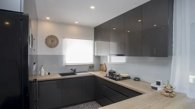 Novo lice kuhinje stare preko 30 godina