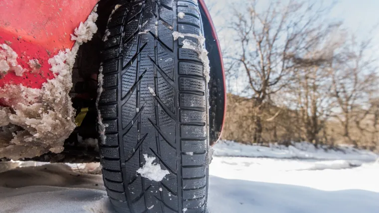 Vozači pohrlili mijenjati gume, HAK upozorava: 'Ljetne gume u zimskim uvjetima su rulet na kotačima'