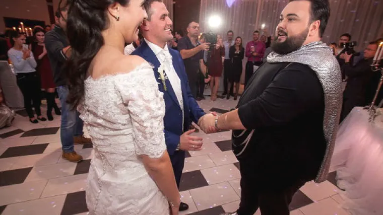 Jacques Houdek upada na vjenčanja poput Supermana