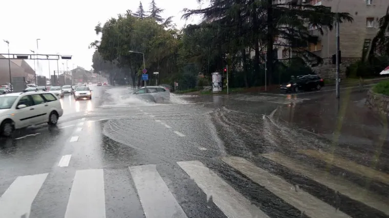 Oprez, u nekim je dijelovima grada opasno prometovati