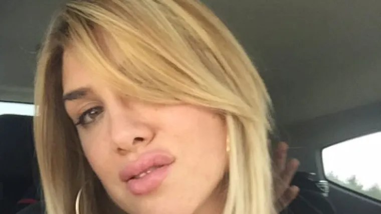 Mirta &Scaron;urjak odjenula bijelu majicu dubokog dekoltea i jo&scaron; se isprsila