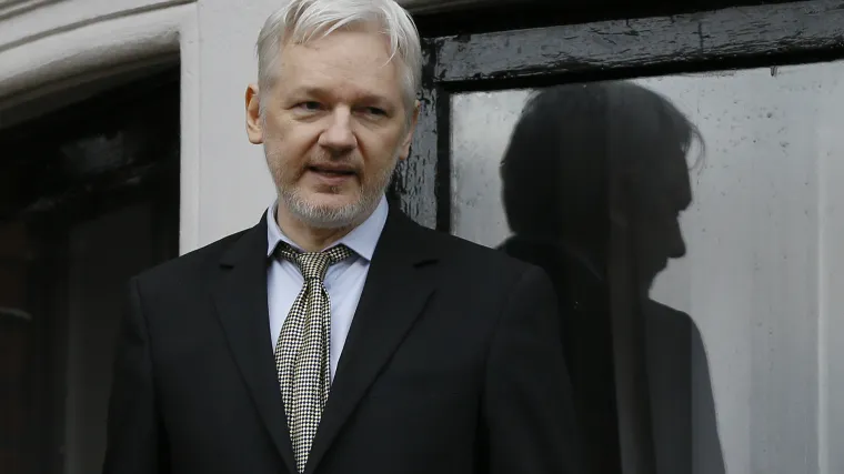 Assange prvi put sudu iznio svoju verziju događaja oko optužbi za silovanje: 'Želi obraniti svoju čast'