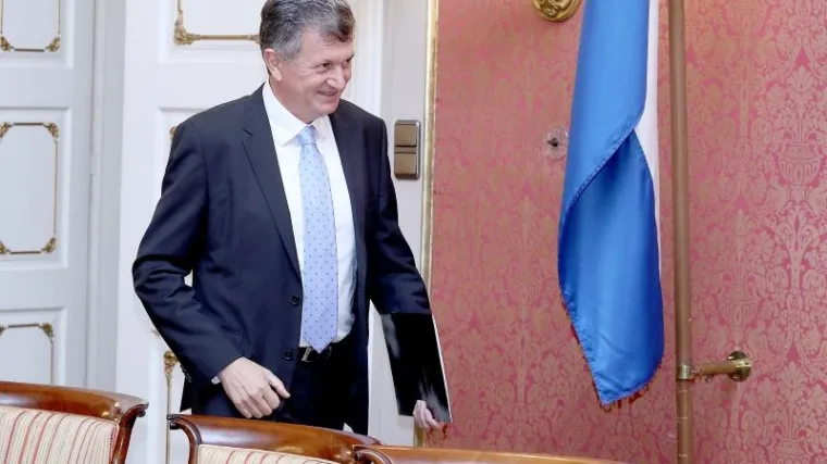 Ministar Kujundžić o zatvaranju 20 restorana zbog nepo&scaron;tivanja zakona o pu&scaron;enju