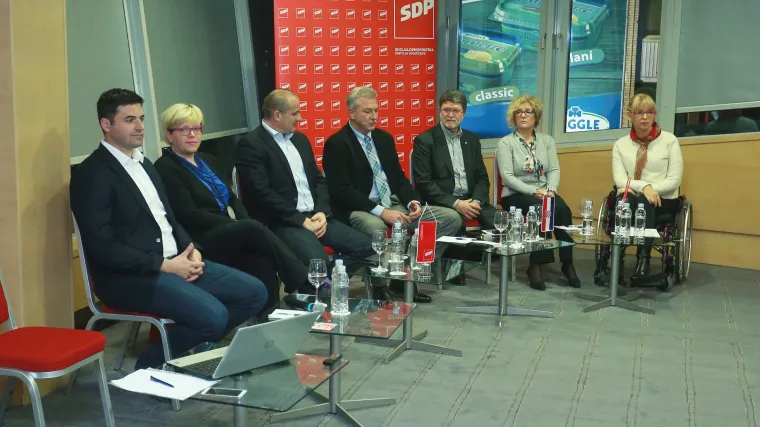 Sedmero kandidata za predsjednika SDP-a u Osijeku predstavilo svoje programe: odgovarali na razna pitanja članova stranke
