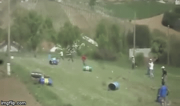 Ludi Hrvati lansiraju bačve, a internet im se smije