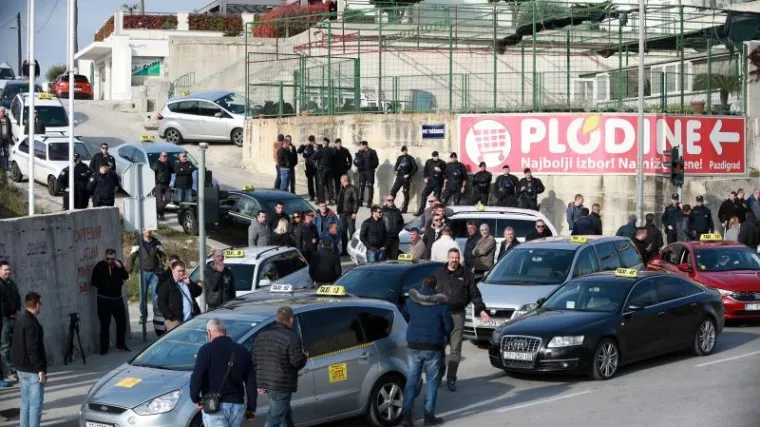 Taksisti blokirali Cammeo, danas su prvi put trebali početi s radom