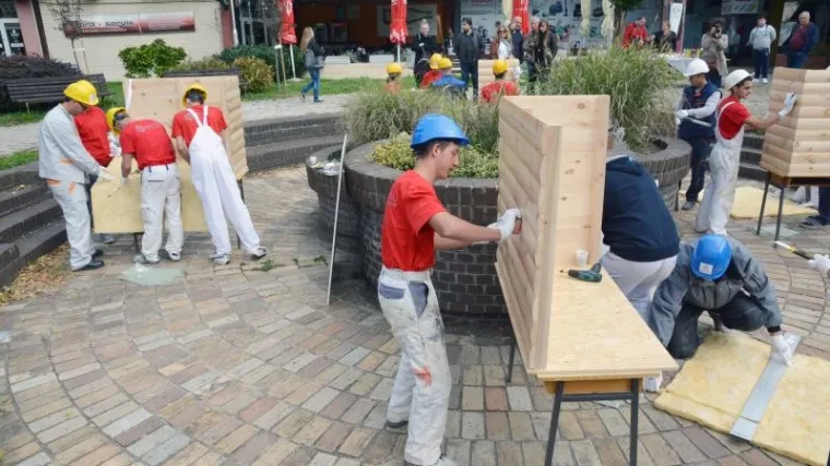 Učenik bio se 'upisivao' u tvrtku, a ne u školu, dobivao bi i plaću