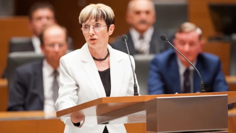 Objavljene gnjusne prijetnje slovenskoj ministrici