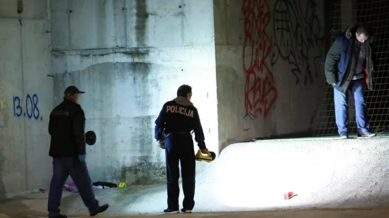 Mladić (18) izboden nožem, umro na putu do bolnice, uhićene dvije osobe!