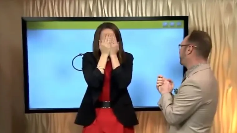 Nasmijalo cijelu zemlju: voditeljica slučajno nacrtala penis u emisiji uživo