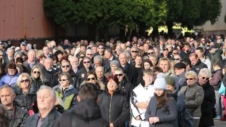 Vukovarci odali počast žrtvama Veleprometa: 'Noću su odjekivali krici, žene su odvođene na silovanje'