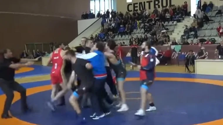 Sve je sijevalo, a na kraju je borba prekinuta