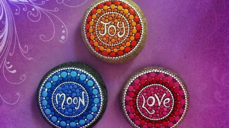 Instagram koji pratimo: Umjetnica okruglo kamenje pretvara u magične mandale