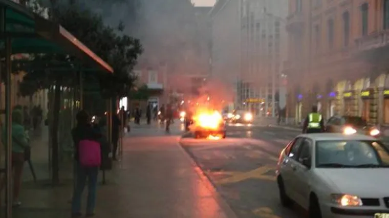 Jutros se u Rijeci samozapalio osobni automobil, nema teže ozlijeđenih