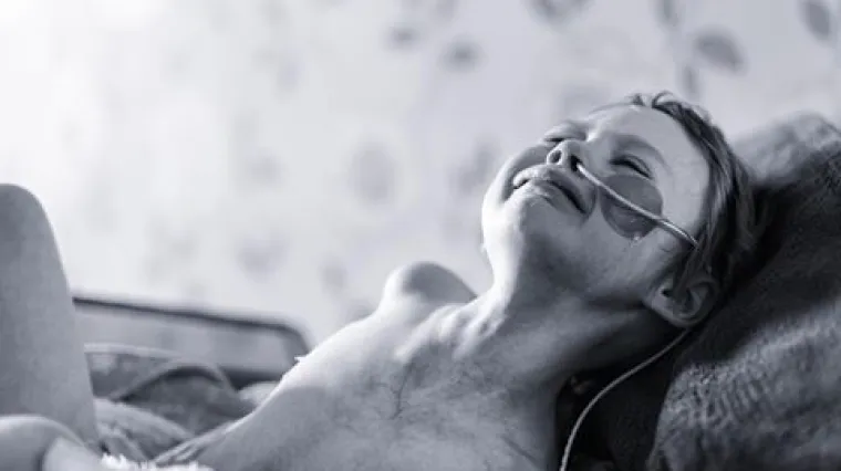 Preminula djevojčica čija je fotografija duboko potresla cijeli svijet