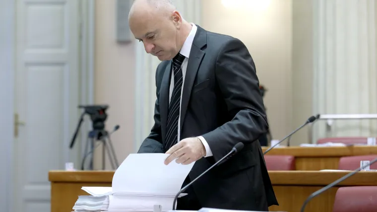 Matić pozdravio to &scaron;to je vlada 'pustila suzu za Vukovar', ali ima veliku zamjerku: 'Pobratimili ste Vučića i Krstičevića! Ma&scaron;ala!'