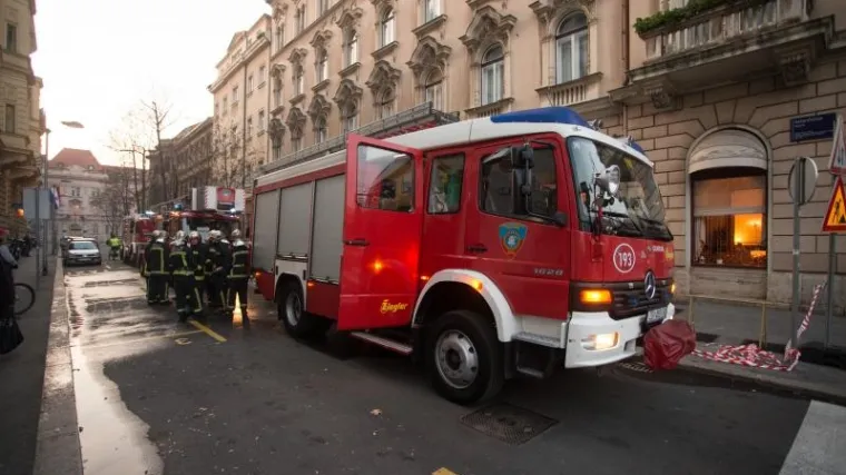 Požar u zagrebačkom hotelu Palace, centar u dimu